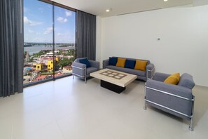 Premium bedding, in-room safe, desk, laptop workspace - Holiday Inn Tuxpan - Convention Center by IHG (Tuxpan)