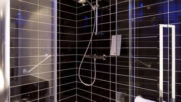 Douche, articles de toilette gratuits, sĂšche-cheveux