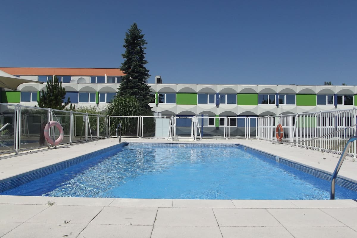 outdoor pool, open 9:30 am to 8:00 pm, pool loungers