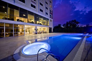 Outdoor pool - North Point Hotel (Denizli)