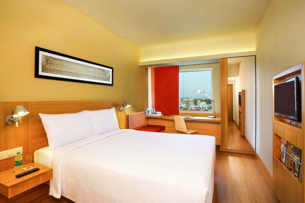 Premium bedding, memory foam beds, minibar, in-room safe