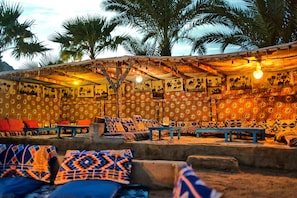 3 bares, bar junto a la piscina y bar en la playa