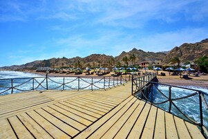 在附近的私人海滩、水肺潜水、浮潜、间海滩酒吧