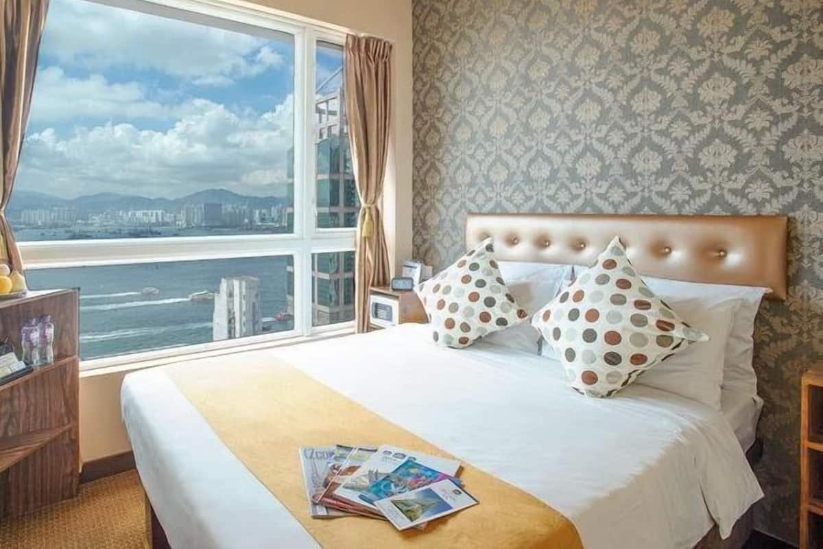 Superior City View Queen Room | In-room safe, free WiFi, bed sheets