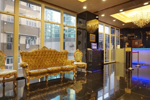 Coin salon dans le hall