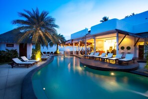 Outdoor pool, pool umbrellas, sun loungers