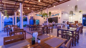Daily buffet breakfast (THB 300 per person)