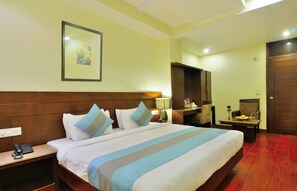 Executive Room | Memory-foam beds, desk, soundproofing, rollaway beds - Hotel The Raj, New Delhi (New Delhi)