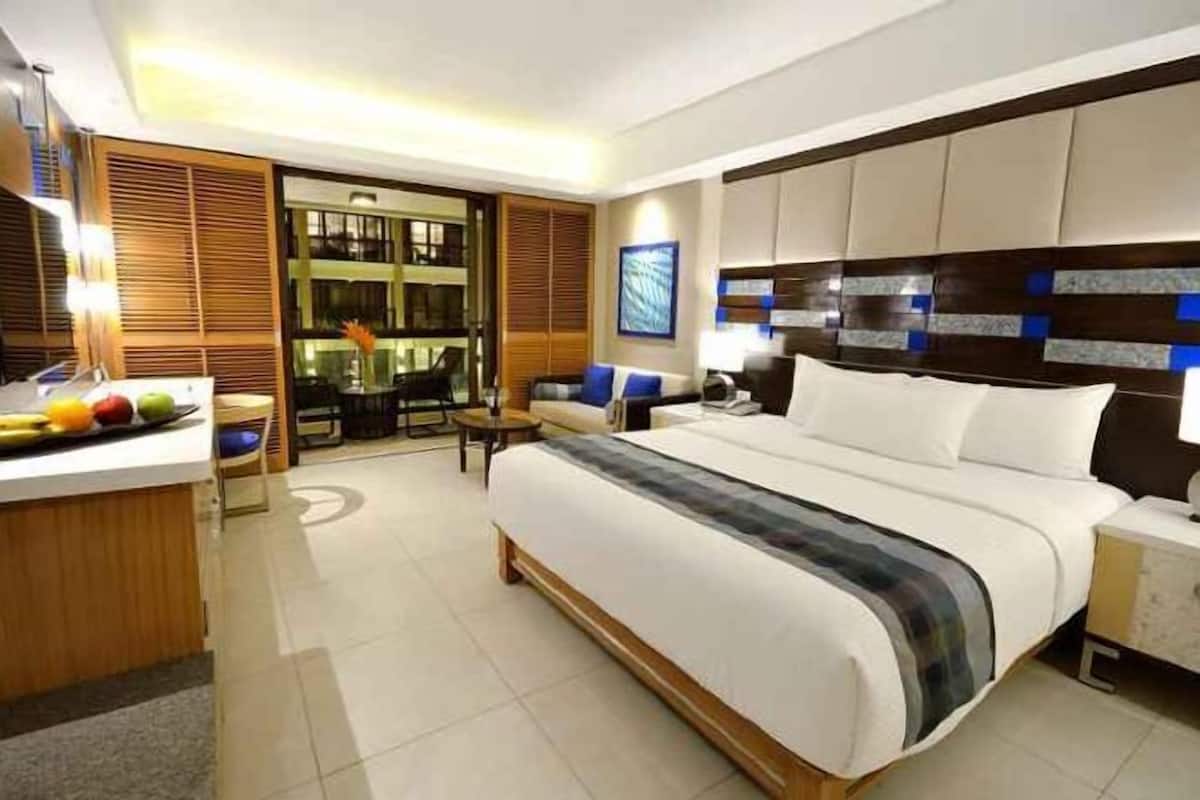 Minibar, két bảo mật tại phòng, bàn