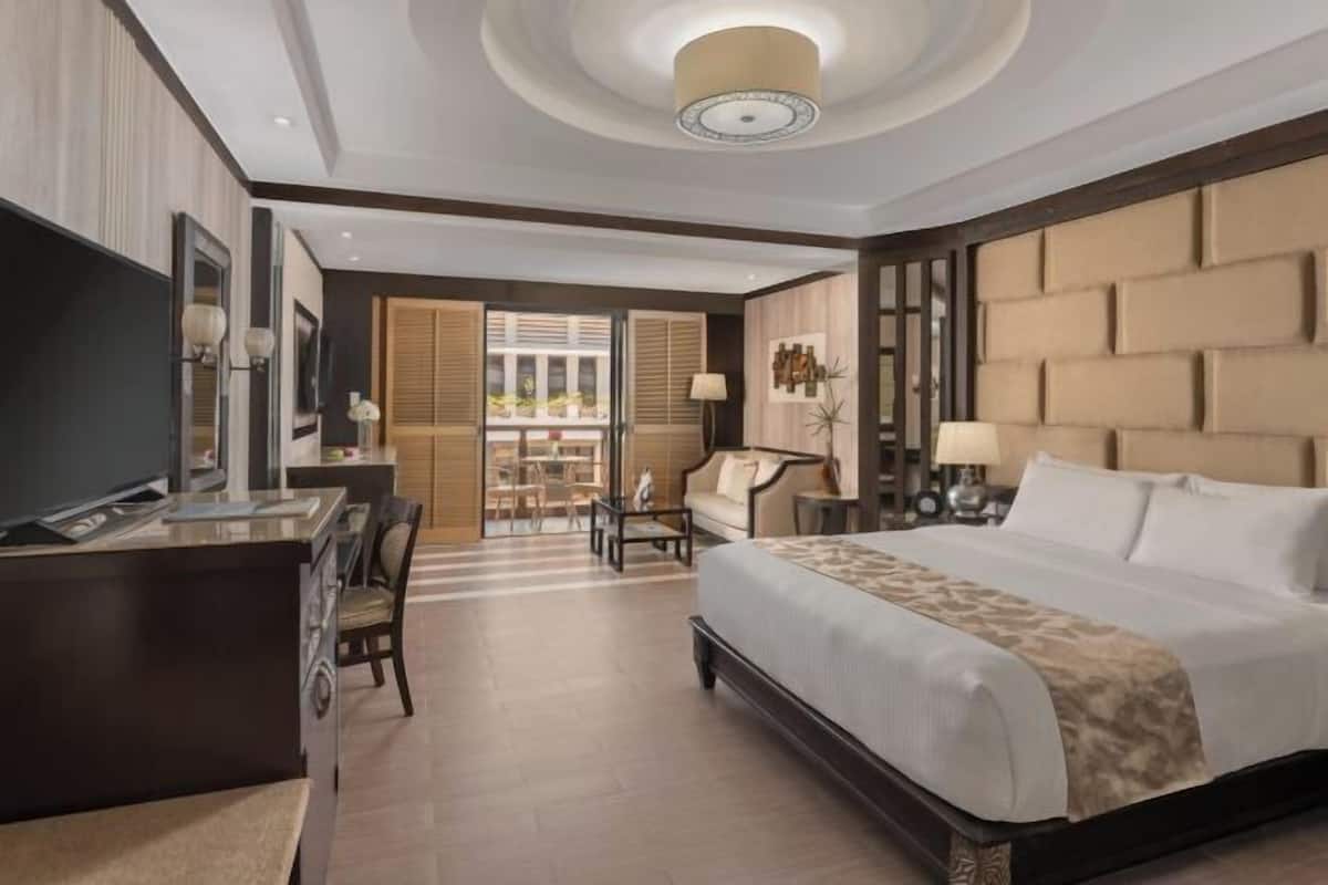 Minibar, két bảo mật tại phòng, bàn