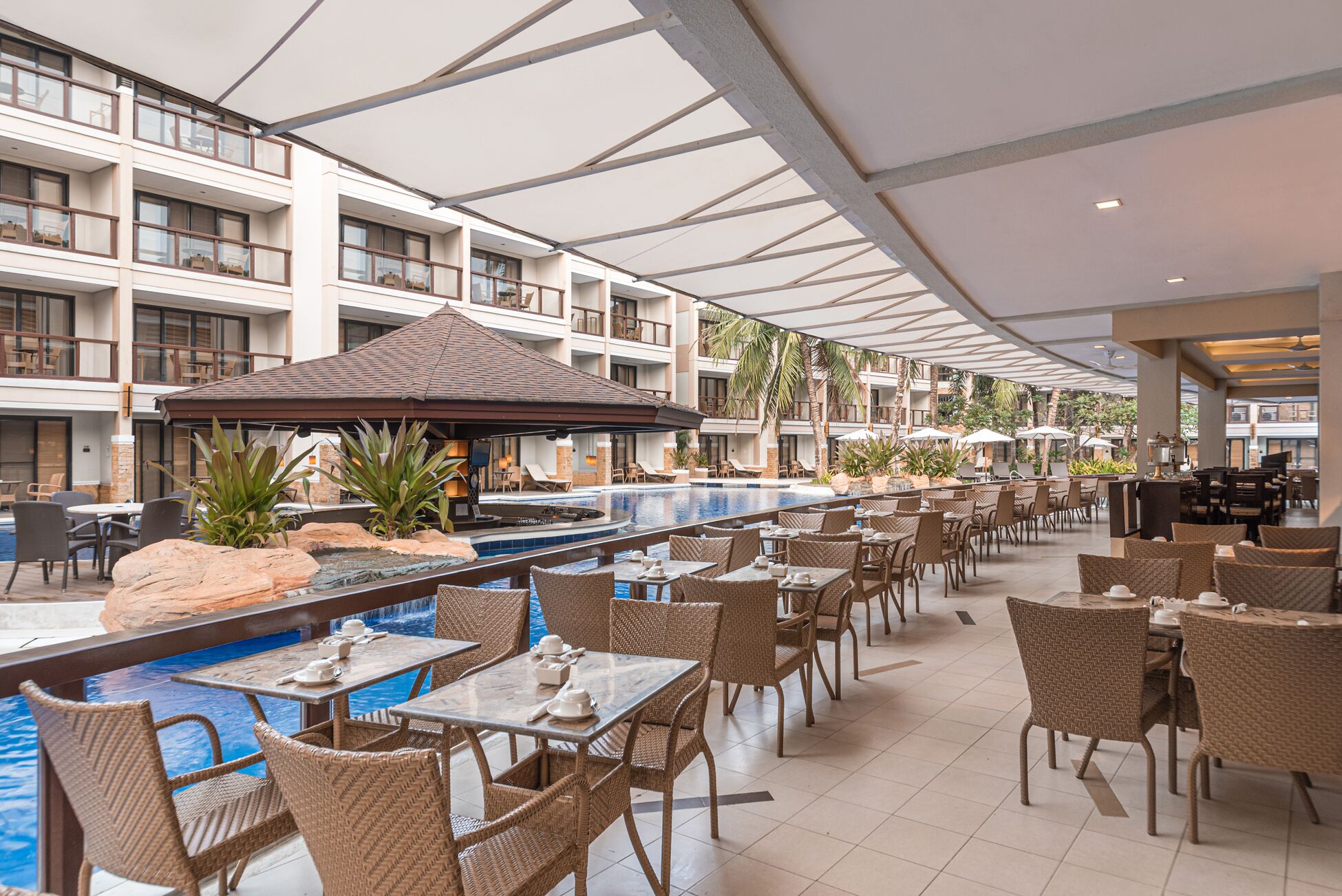 breakfast, lunch and dinner served