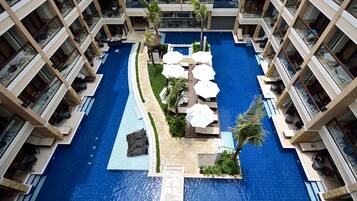 Minibar, in-room safe, desk, laptop workspace