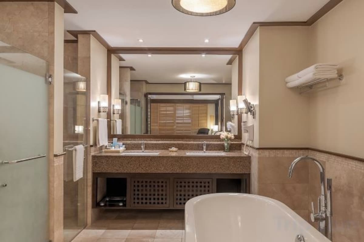 Bathroom | Shower, free toiletries, hair dryer, slippers