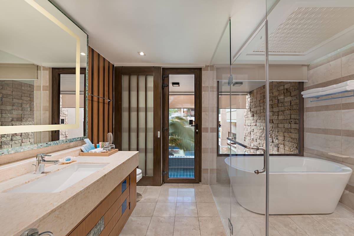 suite with plunge pool (breakfast for 2 only) | bathroom | shower, free toiletries, hair dryer, slippers