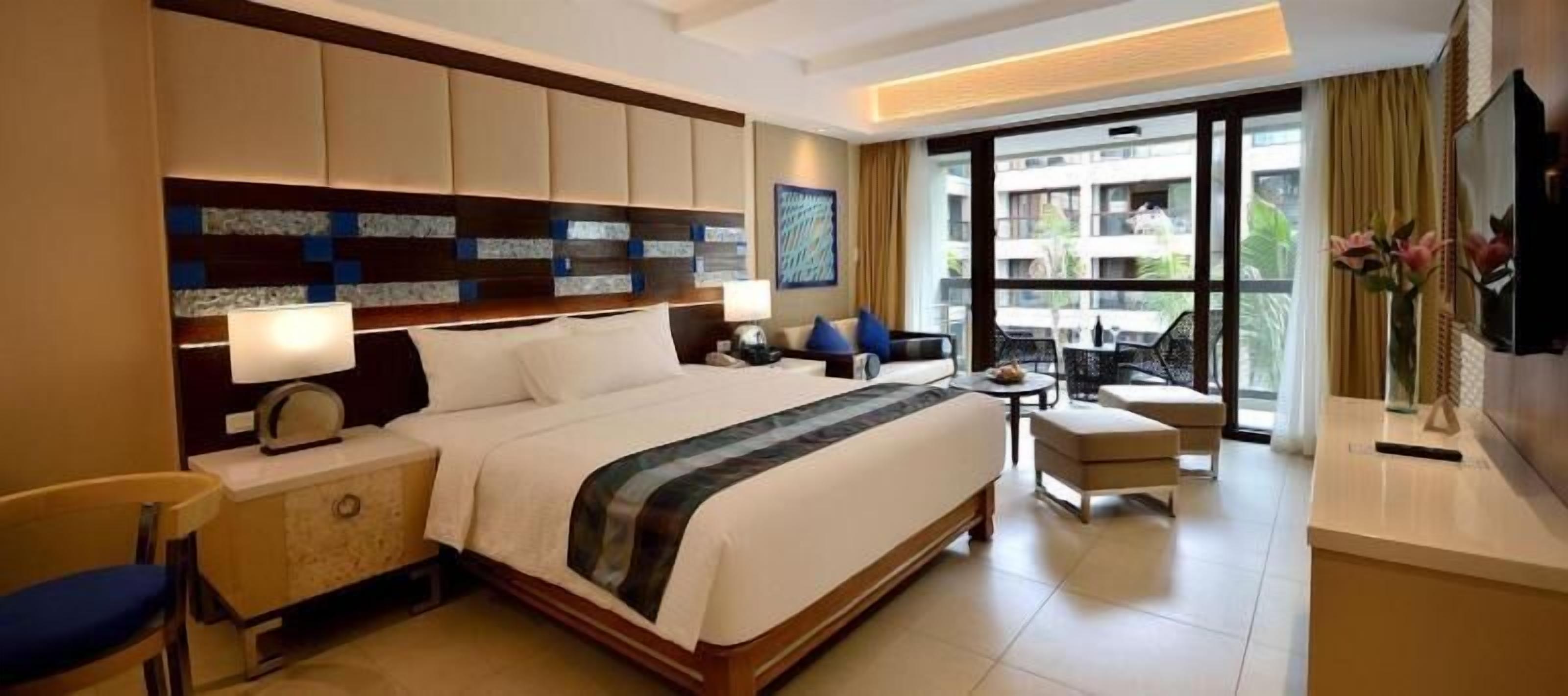 Minibar, in-room safe, desk, laptop workspace