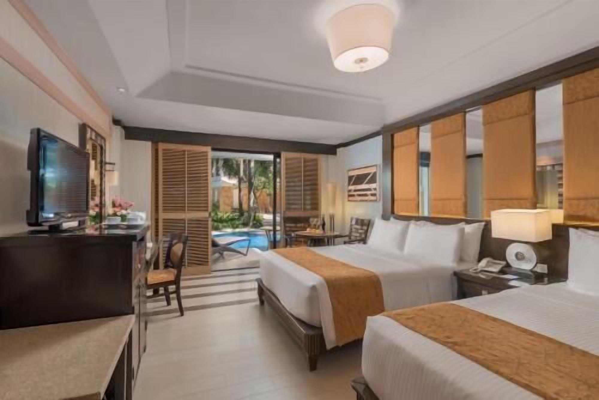 Minibar, in-room safe, desk, laptop workspace