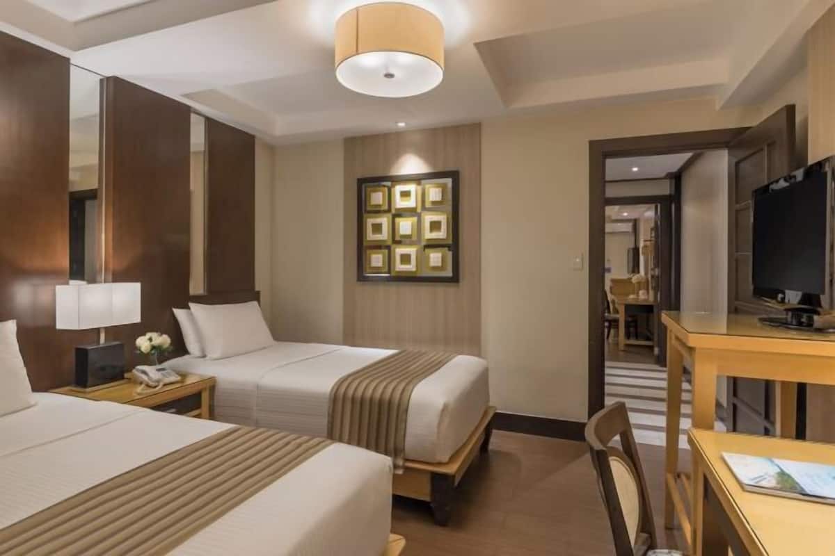 Minibar, két bảo mật tại phòng, bàn