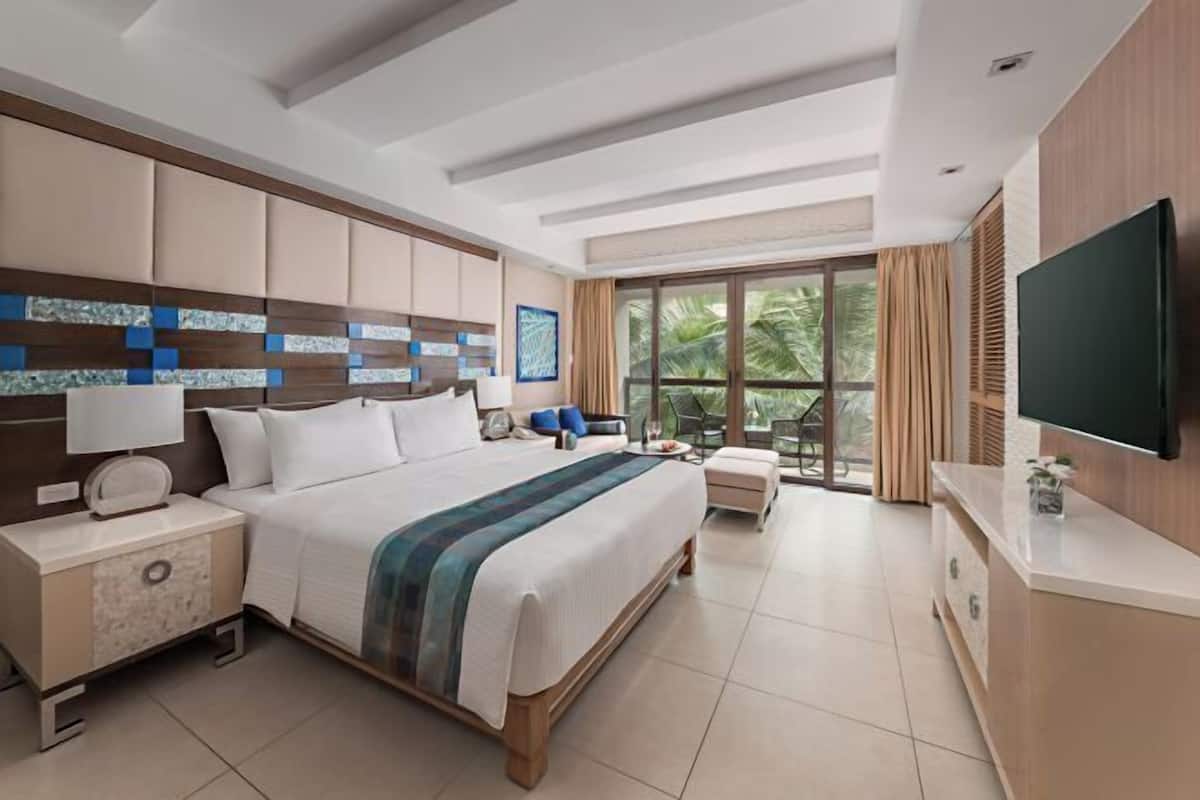 Minibar, két bảo mật tại phòng, bàn