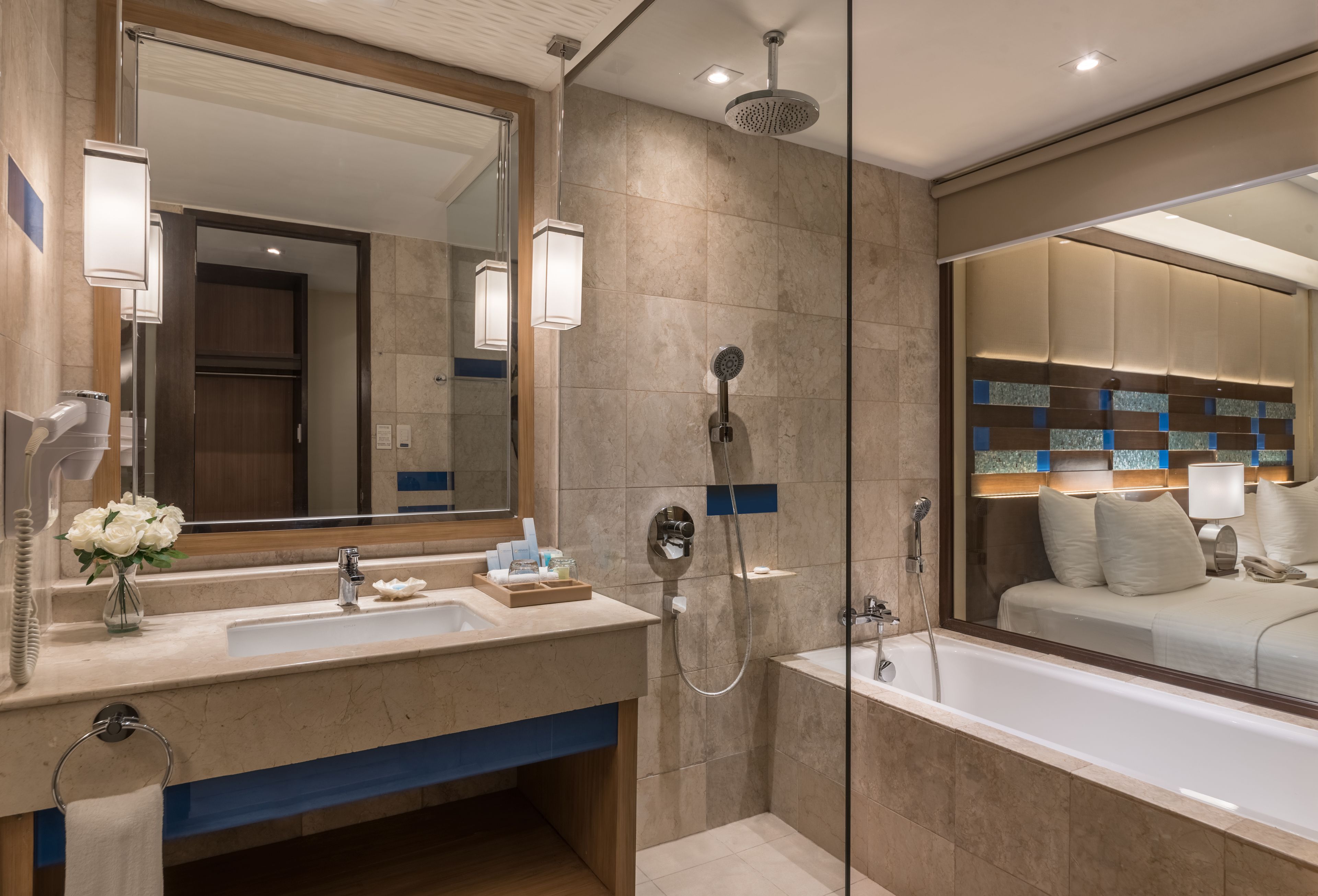 premier room ( breakfast for 2 only) | minibar, in-room safe, desk, laptop workspace