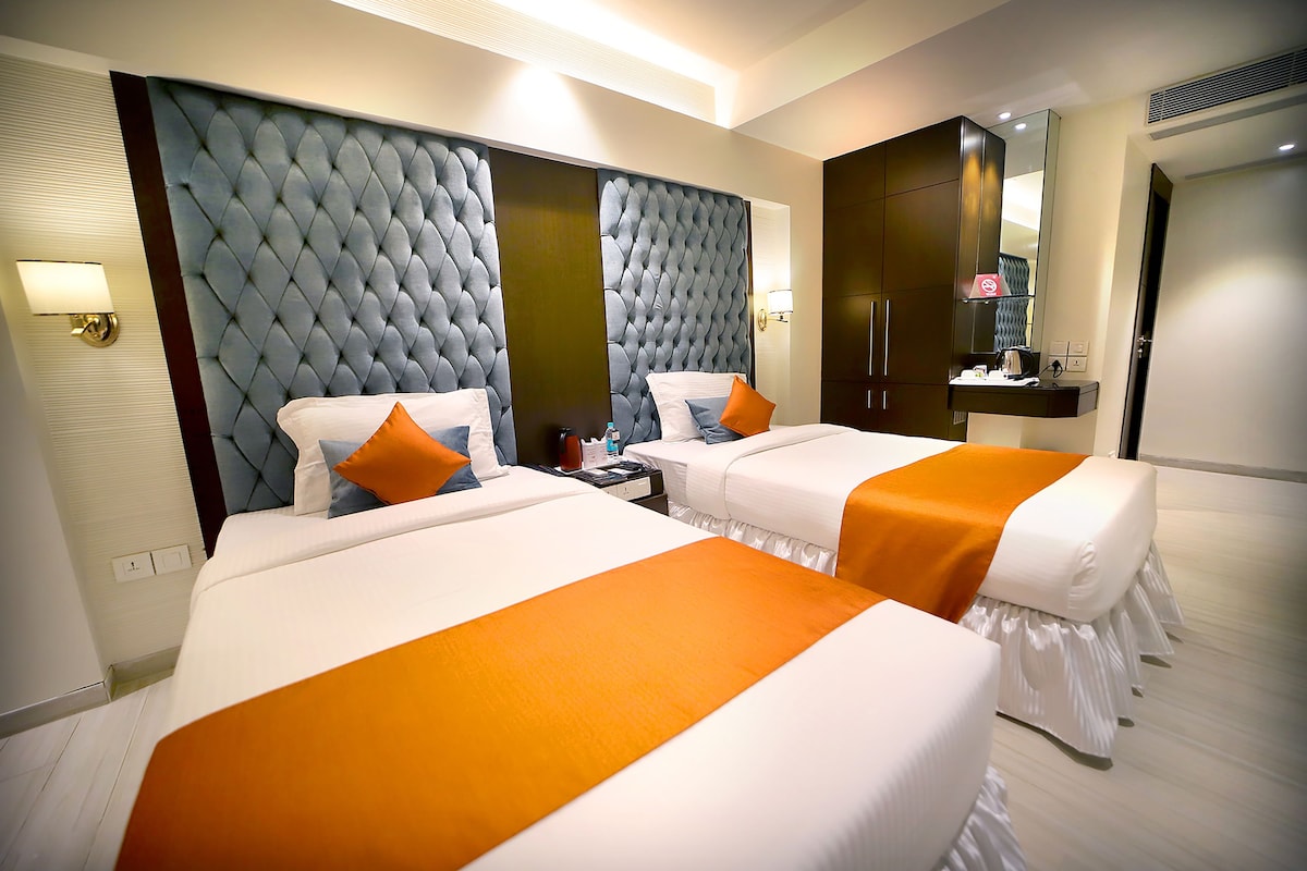 1 bedroom, Frette Italian sheets, premium bedding, down comforters