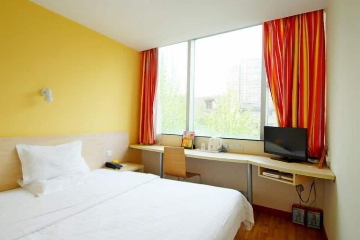Estándar con cama de matrimonio King | Escritorio y wifi gratis