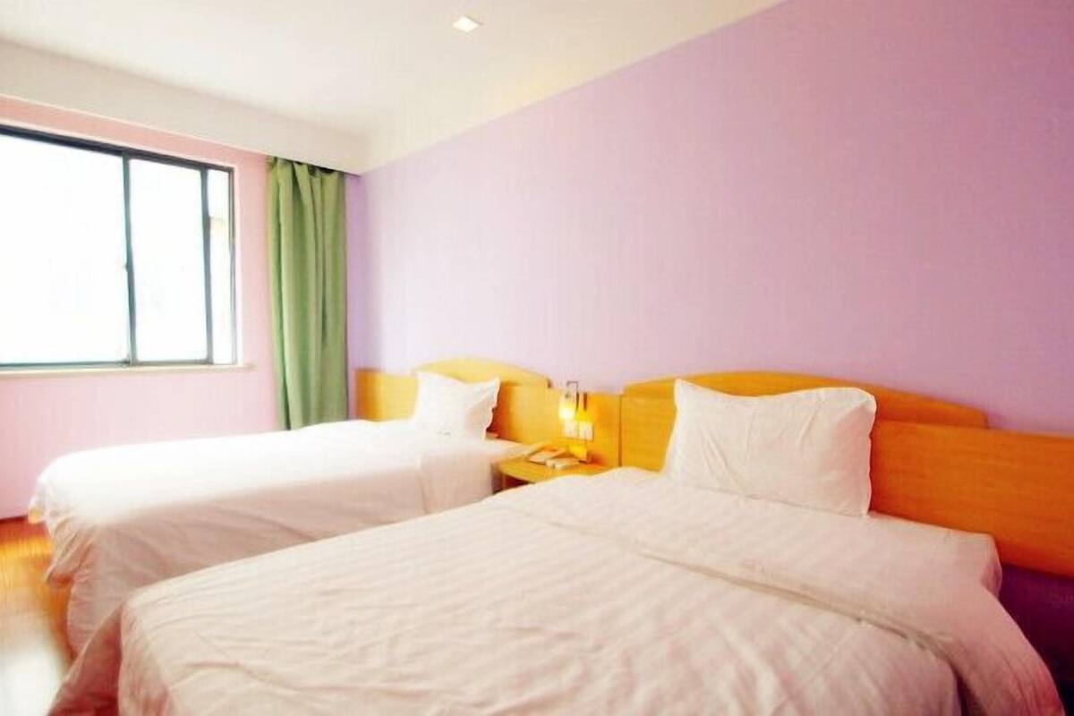 Standard room with two beds