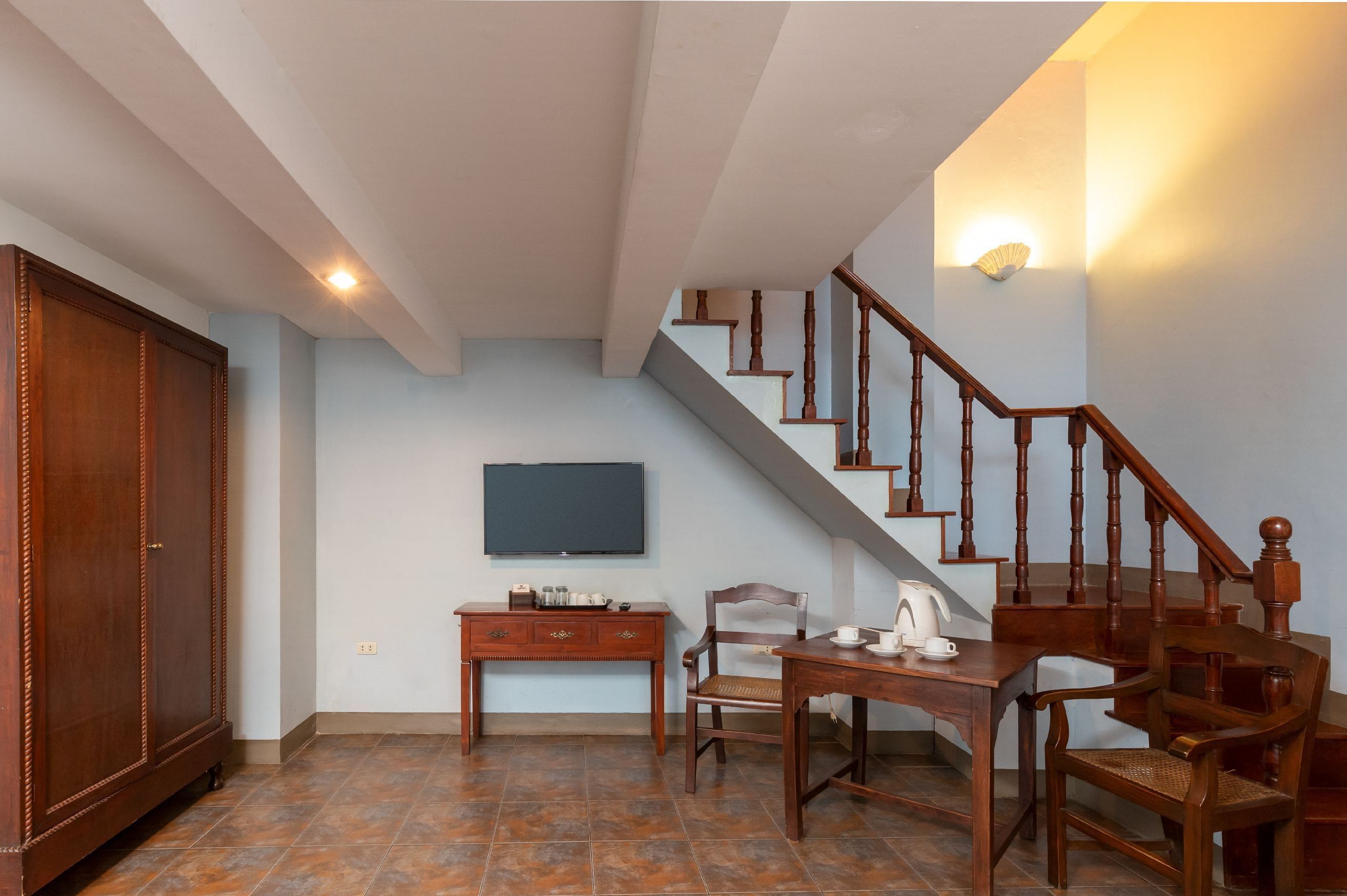 Desk, rollaway beds, free WiFi, bed sheets