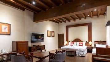 Suite, 1 King Bed | Desk, rollaway beds, free WiFi, bed sheets