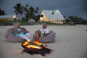 Breakfast, lunch, dinner served; local cuisine, beach views  - Tamanu on the Beach (Teouma)