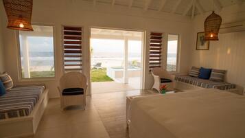 Télévision, lecteur de DVD, station d'accueil iPod, films à la carte