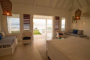 TV, DVD player, iPod dock, pay movies - Tamanu on the Beach (Teouma)