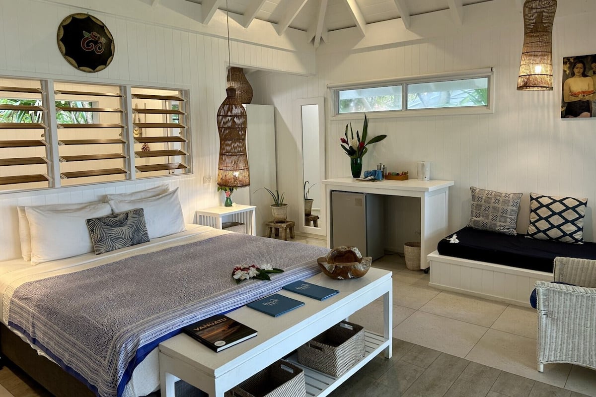 Quarto luxo | Roupas de cama premium, camas com colchões pillow-top, frigobar