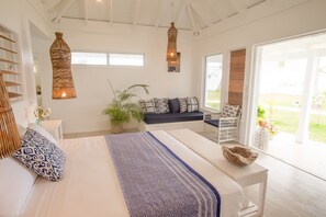 Ropa de cama de alta calidad, colchones con pillow-top y minibar 