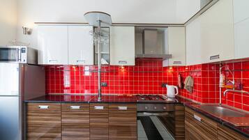 Deluxe Apartment, 1 Bedroom, Kitchen | Private kitchen | Full-sized fridge, microwave, stovetop, coffee/tea maker