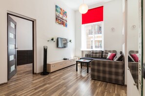 Appartement Deluxe, 1 chambre, cuisine | Aire de séjour | Téléviseur à écran plat de 32 po avec télévision par câble, téléviseur