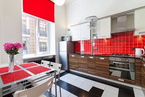 Deluxe-Apartment, 1 Schlafzimmer, Küche | Eigene Küche | Großer Kühlschrank, Mikrowelle, Herdplatte