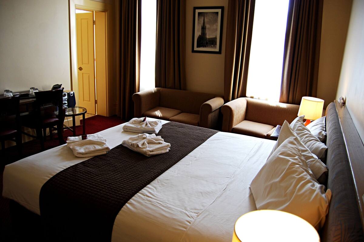 standard king room | desk, blackout curtains, iron/ironing board, free wifi