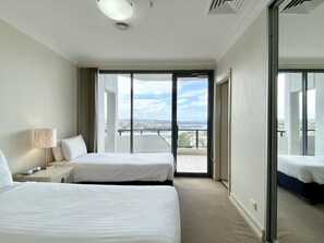 Appartement familial, 3 chambres, non-fumeur, balcon | Décor unique, ameublement unique, fer et planche à repasser