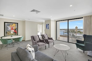 1 Bedroom Superior Harbour View | Living room | LCD TV, DVD player - Milson Serviced Apartments (Milsons Point)
