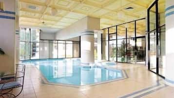 Una piscina techada
