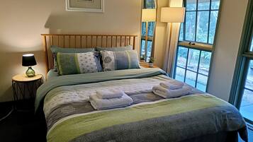 1 chambre, décoration personnalisée, ameublement personnalisé, bureau