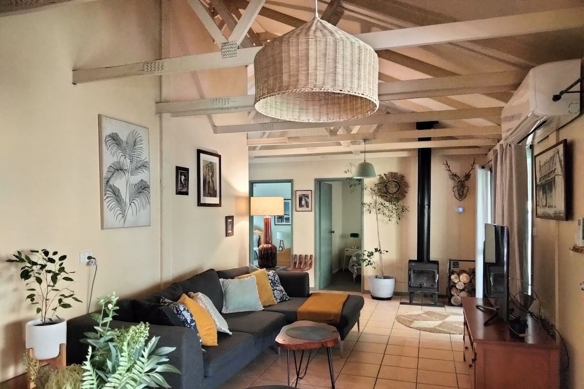 Casa de campo família, 3 quartos, lareira | Área de estar | TV LED, DVD player