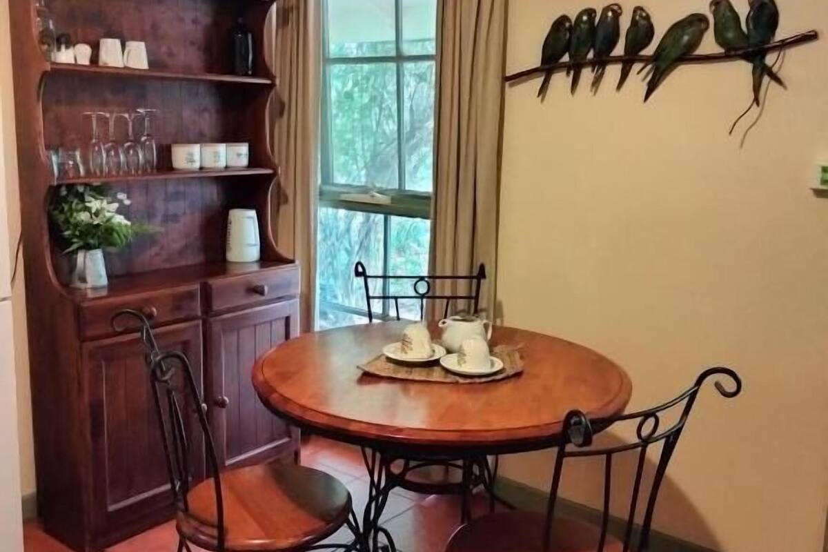 Casa rural nupcial, 1 dormitori, llar de foc | Zona de menjador de l'habitació