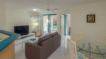 Apartment, 1 Bedroom | In-room dining