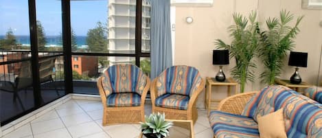 Superior Apartment, 2 Bedrooms, Ocean View, Sea Facing | Living area