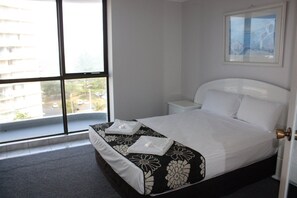 Iron/ironing board, rollaway beds, free WiFi, bed sheets - Burleigh Gardens North Hi-Rise (Burleigh Heads)