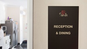 A sign indicating the location of the reception and dining area. - Lily Sands Inn (South Melbourne)