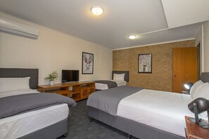 Apartment, Ground Floor | Blackout drapes, iron/ironing board, free WiFi, bed sheets - River Street Motel (Ballina)