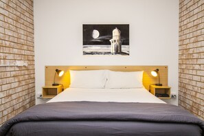 Blackout curtains, iron/ironing board, free WiFi, bed sheets - River Street Motel (Ballina)