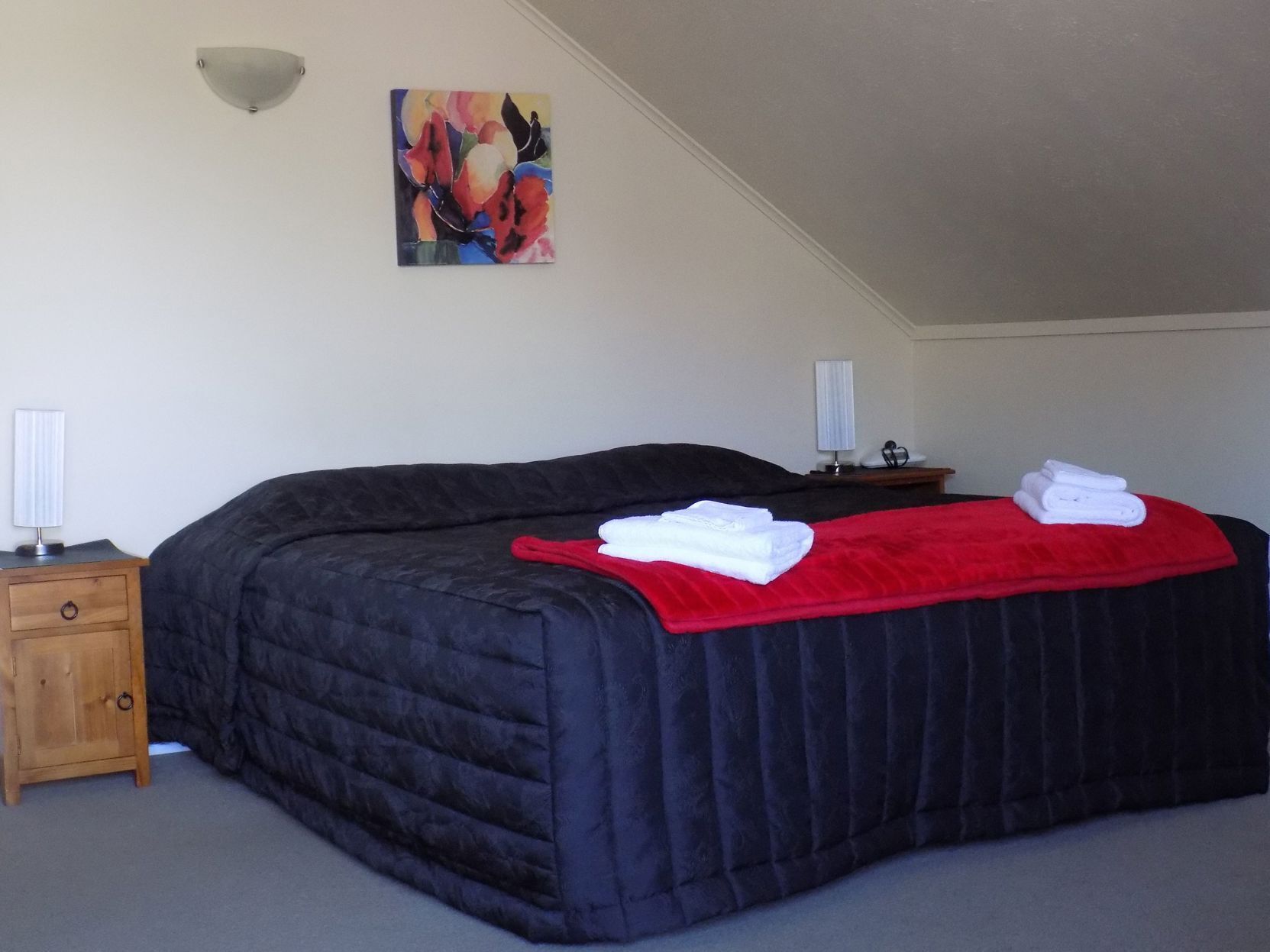 1 dormitorio, colchones Tempur-Pedic, tabla de planchar con plancha
